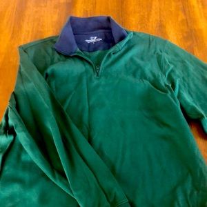 Men’s Vineyard Vines pullover. Large